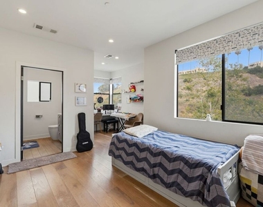12911 Bluff Creek Drive - Photo Thumbnail 25