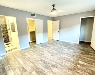 10817 Whipple Street - Photo Thumbnail 10