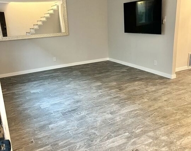 10817 Whipple Street - Photo Thumbnail 4