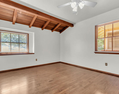 9322 Lasaine Avenue - Photo Thumbnail 11