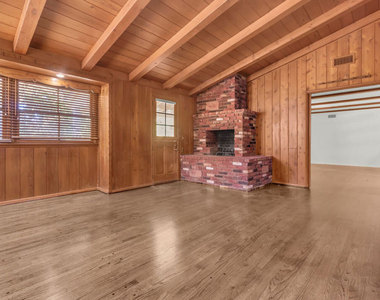 9322 Lasaine Avenue - Photo Thumbnail 5