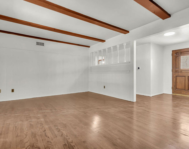 9322 Lasaine Avenue - Photo Thumbnail 2
