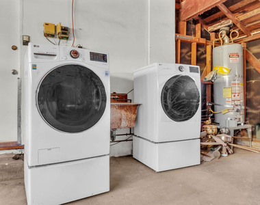 9322 Lasaine Avenue - Photo Thumbnail 26