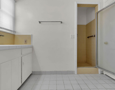 9322 Lasaine Avenue - Photo Thumbnail 19