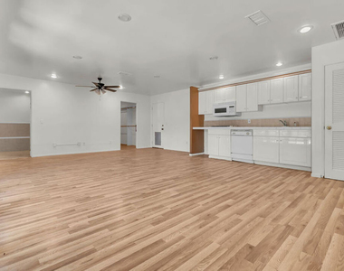 9322 Lasaine Avenue - Photo Thumbnail 27
