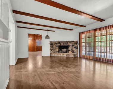 9322 Lasaine Avenue - Photo Thumbnail 3