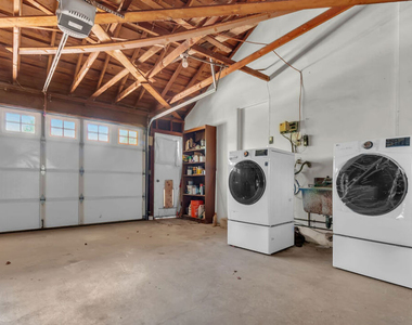 9322 Lasaine Avenue - Photo Thumbnail 24