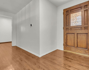 9322 Lasaine Avenue - Photo Thumbnail 22