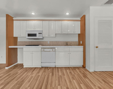 9322 Lasaine Avenue - Photo Thumbnail 29