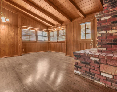 9322 Lasaine Avenue - Photo Thumbnail 4