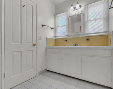 9322 Lasaine Avenue - Photo Thumbnail 20