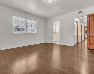 9322 Lasaine Avenue - Photo Thumbnail 18