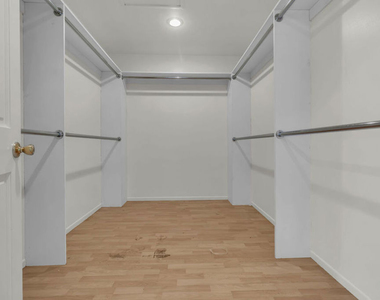9322 Lasaine Avenue - Photo Thumbnail 31
