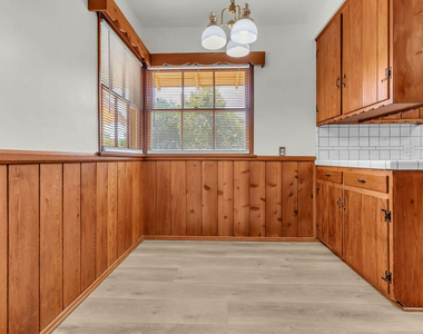 9322 Lasaine Avenue - Photo Thumbnail 8