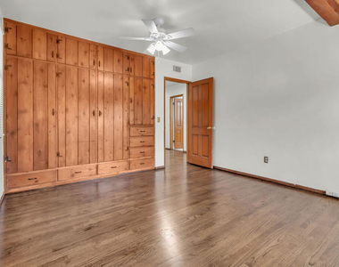 9322 Lasaine Avenue - Photo Thumbnail 12
