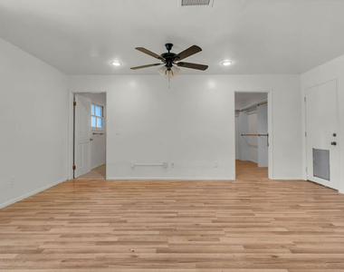 9322 Lasaine Avenue - Photo Thumbnail 30