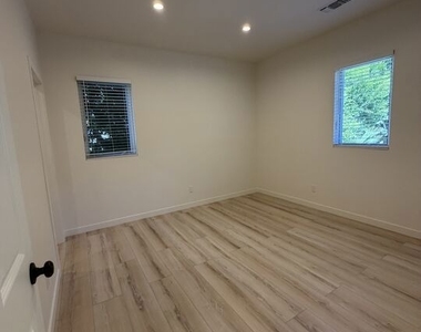 5342 Don Pio Drive - Photo Thumbnail 9