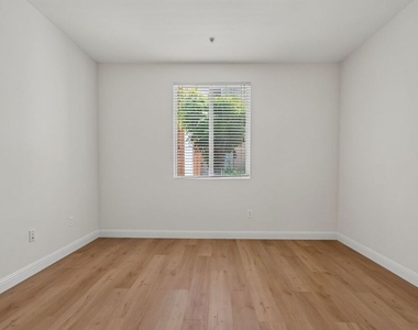 360 W Avenue 26 - Photo Thumbnail 18