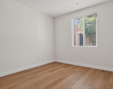 360 W Avenue 26 - Photo Thumbnail 17