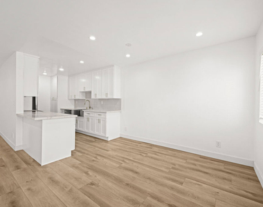 136 S Palm Drive - Photo Thumbnail 2
