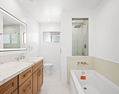 136 S Palm Drive - Photo Thumbnail 10