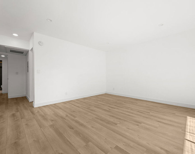 136 S Palm Drive - Photo Thumbnail 11