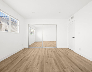 136 S Palm Drive - Photo Thumbnail 8