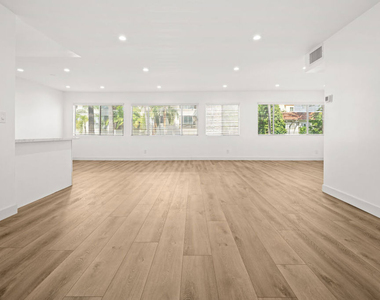 136 S Palm Drive - Photo Thumbnail 4