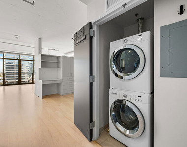 1100 S Hope Street - Photo Thumbnail 12