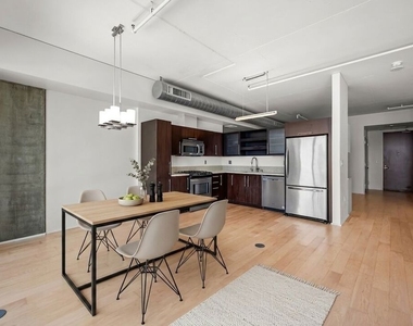 1100 S Hope Street - Photo Thumbnail 3