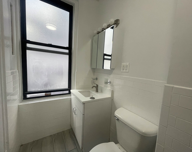 East 46th Street - Photo Thumbnail 9