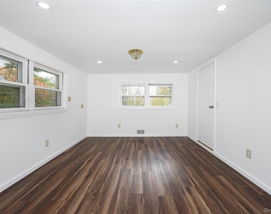 82 Lake Road - Photo Thumbnail 8