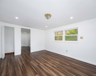 82 Lake Road - Photo Thumbnail 9