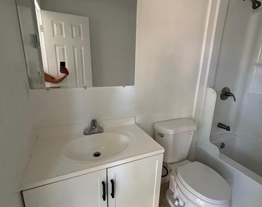 652 Bayview Avenue - Photo Thumbnail 10