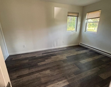 652 Bayview Avenue - Photo Thumbnail 5