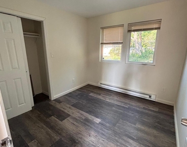 652 Bayview Avenue - Photo Thumbnail 2