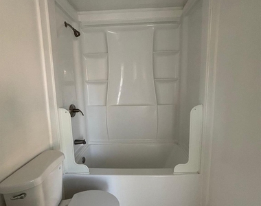 652 Bayview Avenue - Photo Thumbnail 9