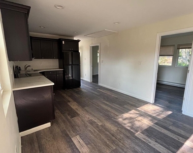 652 Bayview Avenue - Photo Thumbnail 1