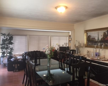 149 Lakeside Drive E - Photo Thumbnail 2