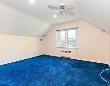 149 Lakeside Drive E - Photo Thumbnail 13