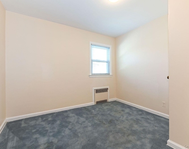 149 Lakeside Drive E - Photo Thumbnail 15