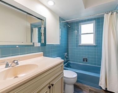 149 Lakeside Drive E - Photo Thumbnail 7