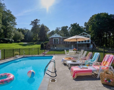 116 School House Lane - Photo Thumbnail 2