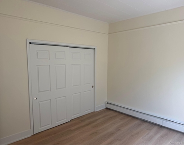 572 Warburton Avenue - Photo Thumbnail 5