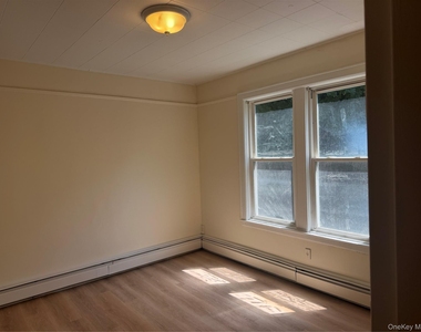 572 Warburton Avenue - Photo Thumbnail 4