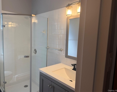 572 Warburton Avenue - Photo Thumbnail 6