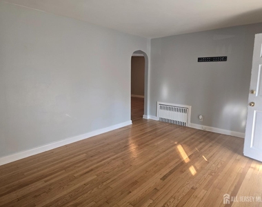 111 Bertram Avenue - Photo Thumbnail 4