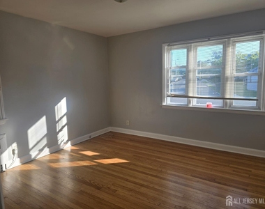 111 Bertram Avenue - Photo Thumbnail 7