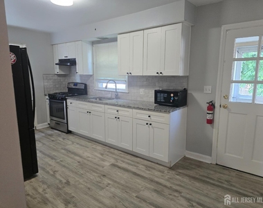 111 Bertram Avenue - Photo Thumbnail 5