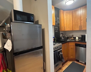 110 E 61st Street - Photo Thumbnail 5